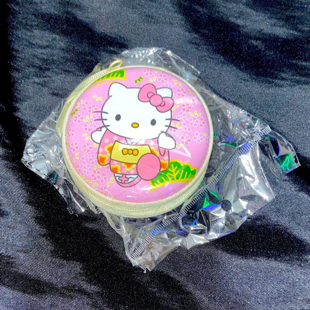 Hello kitty earphone/bud case